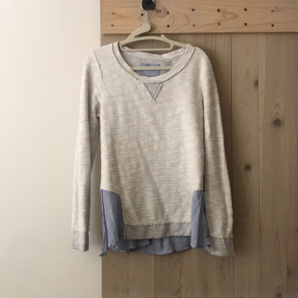Sweatshirt with seersucker hem